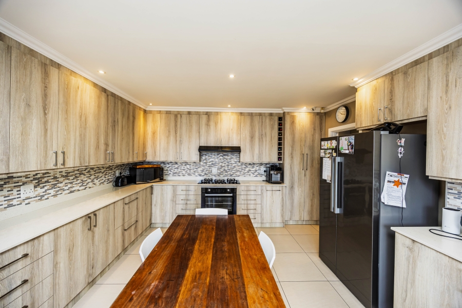 4 Bedroom Property for Sale in Beacon Bay Eastern Cape